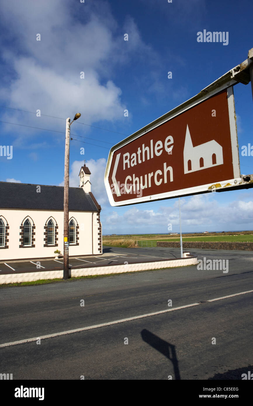 Seguire le indicazioni per chiesa rathlee direttamente di fronte sito nella contea di Sligo, Repubblica di Irlanda Foto Stock