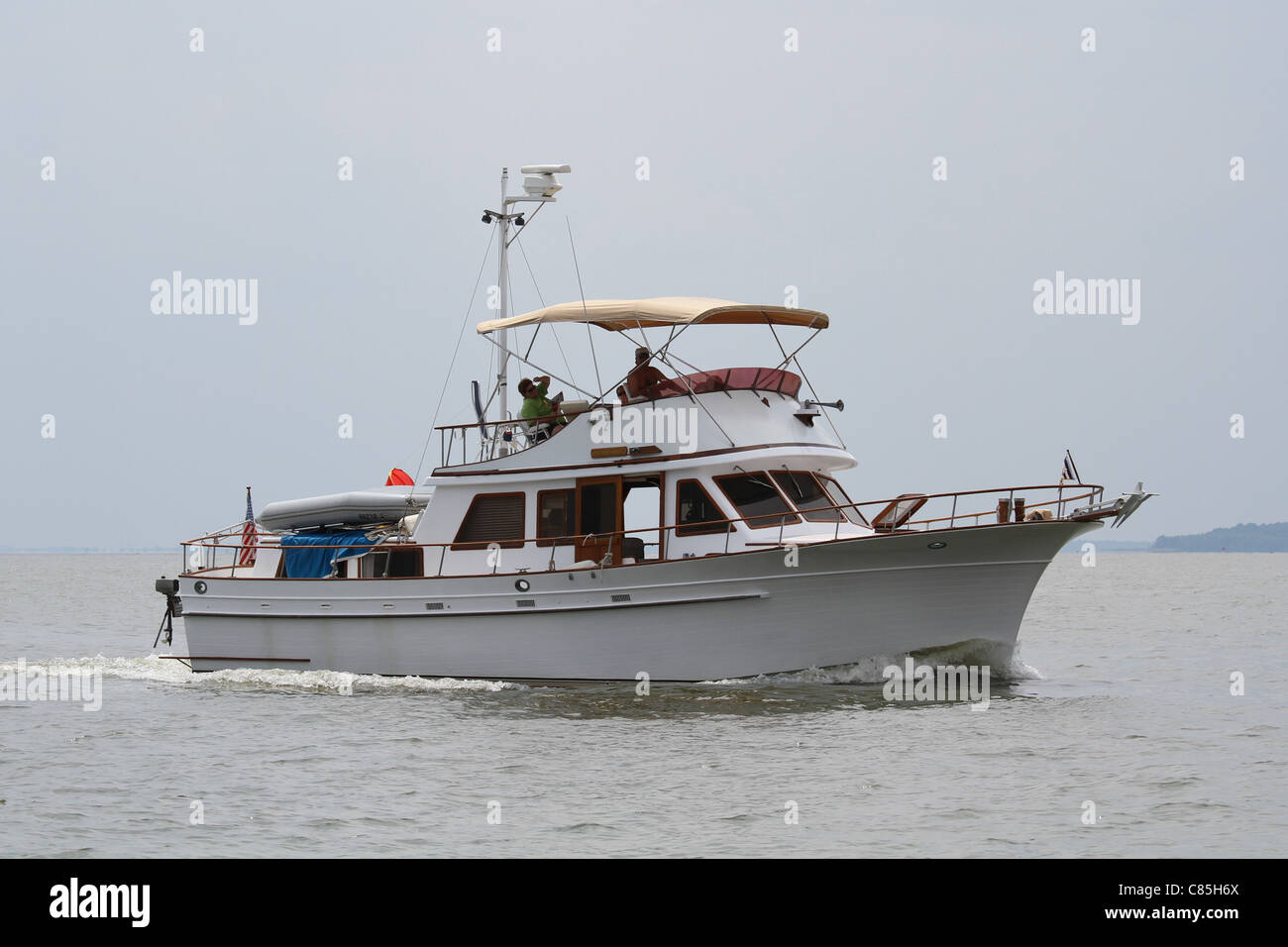 Un trawler yacht crociera sul Chesapeake Foto Stock