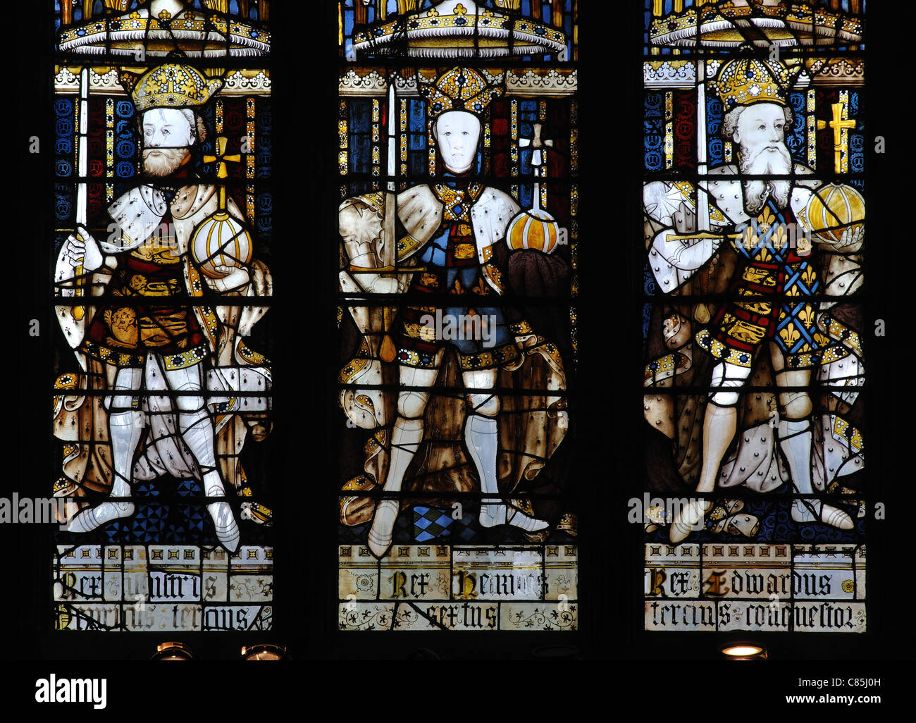 Il re Enrico III, Re Enrico VI e il re Edoardo III in vetro colorato, St. Mary's Guildhall, Coventry, Regno Unito Foto Stock