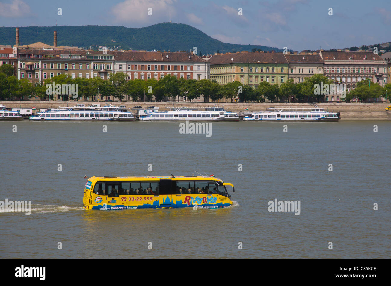 RiverRide anfibio acqua sightseeing bus sul fiume Danubio Central Budapest  Ungheria Europa Foto stock - Alamy