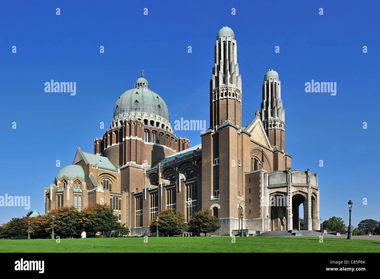La basilica nazionale del Sacred-Heart di Koekelberg, il più grande edificio in stile Art Deco nel mondo, Bruxelles, Belgio Foto Stock
