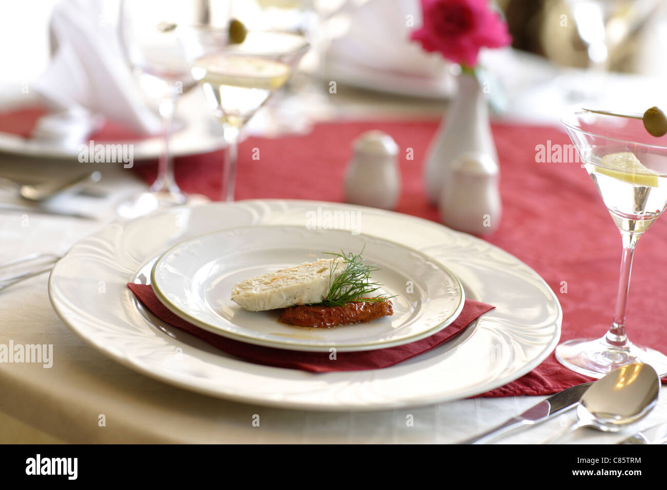 Pâté di salmone con pomodori secchi e aneto Foto Stock