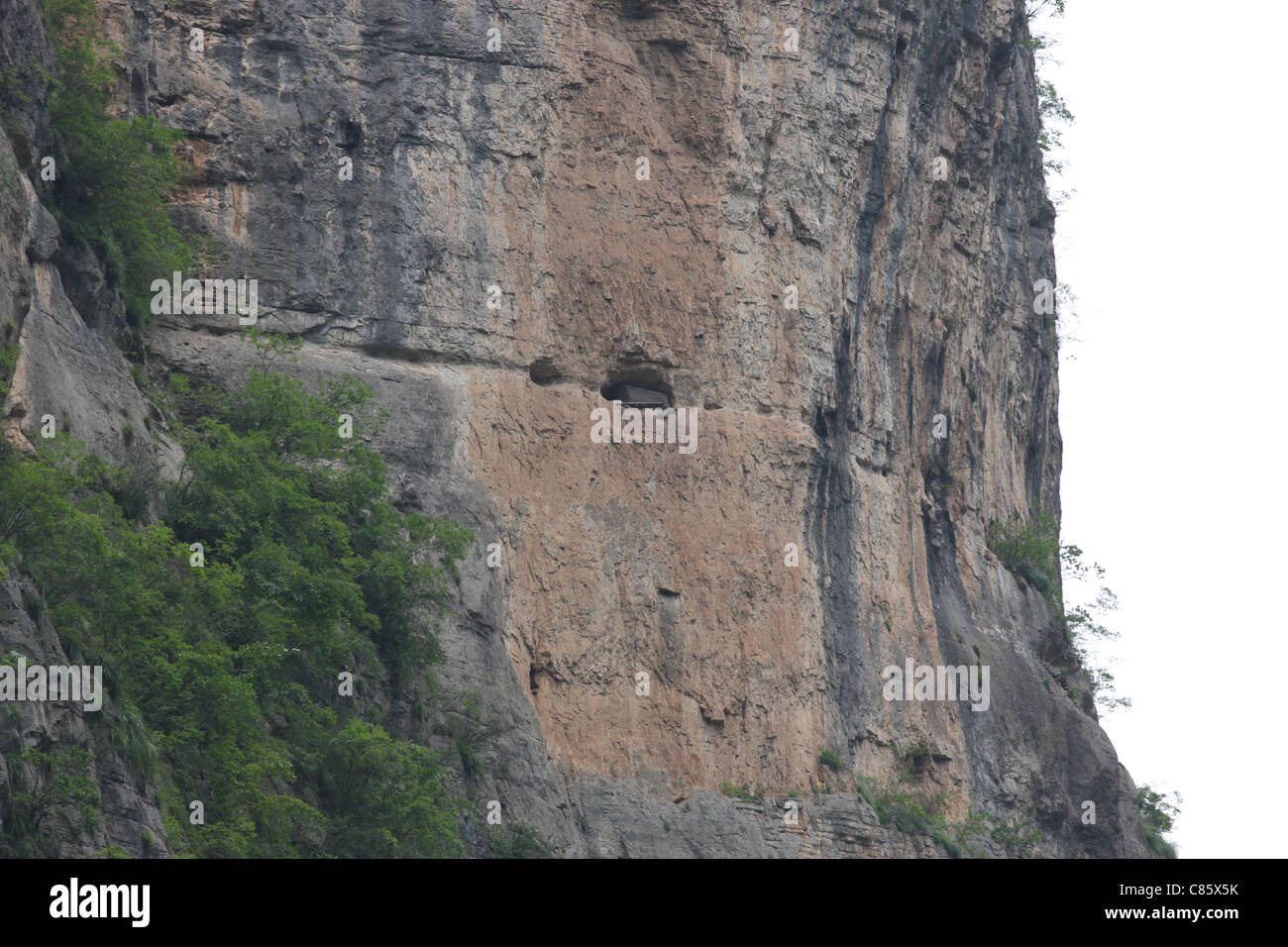 Appendere le bare nella scogliera grotte, Minor Tre Gole, Cina Foto Stock