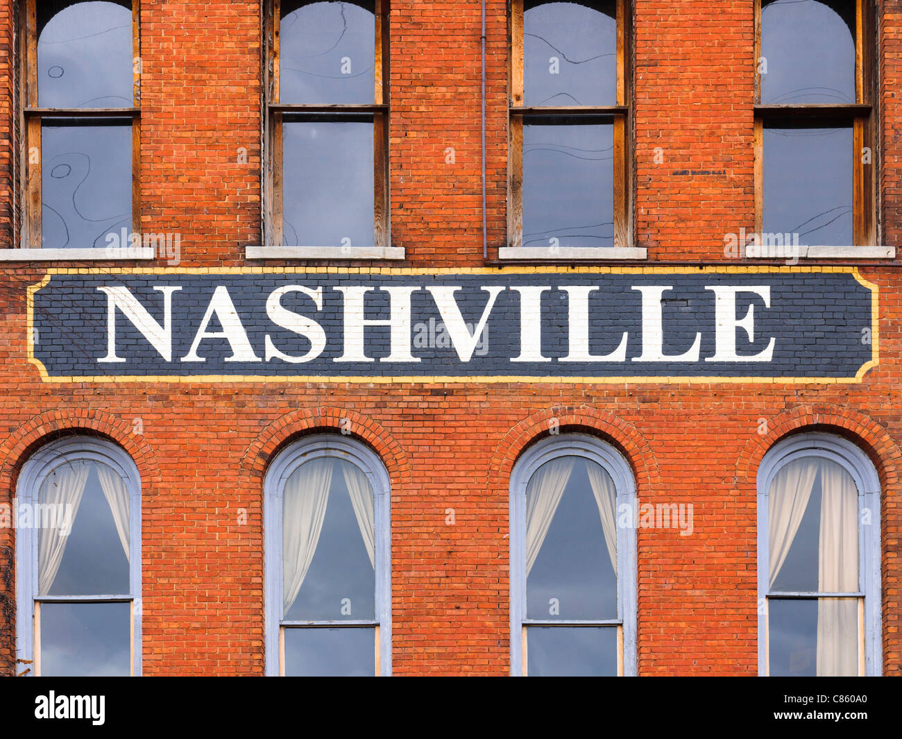 Segno di Nashville sul lungofiume della parete edilizia Foto Stock