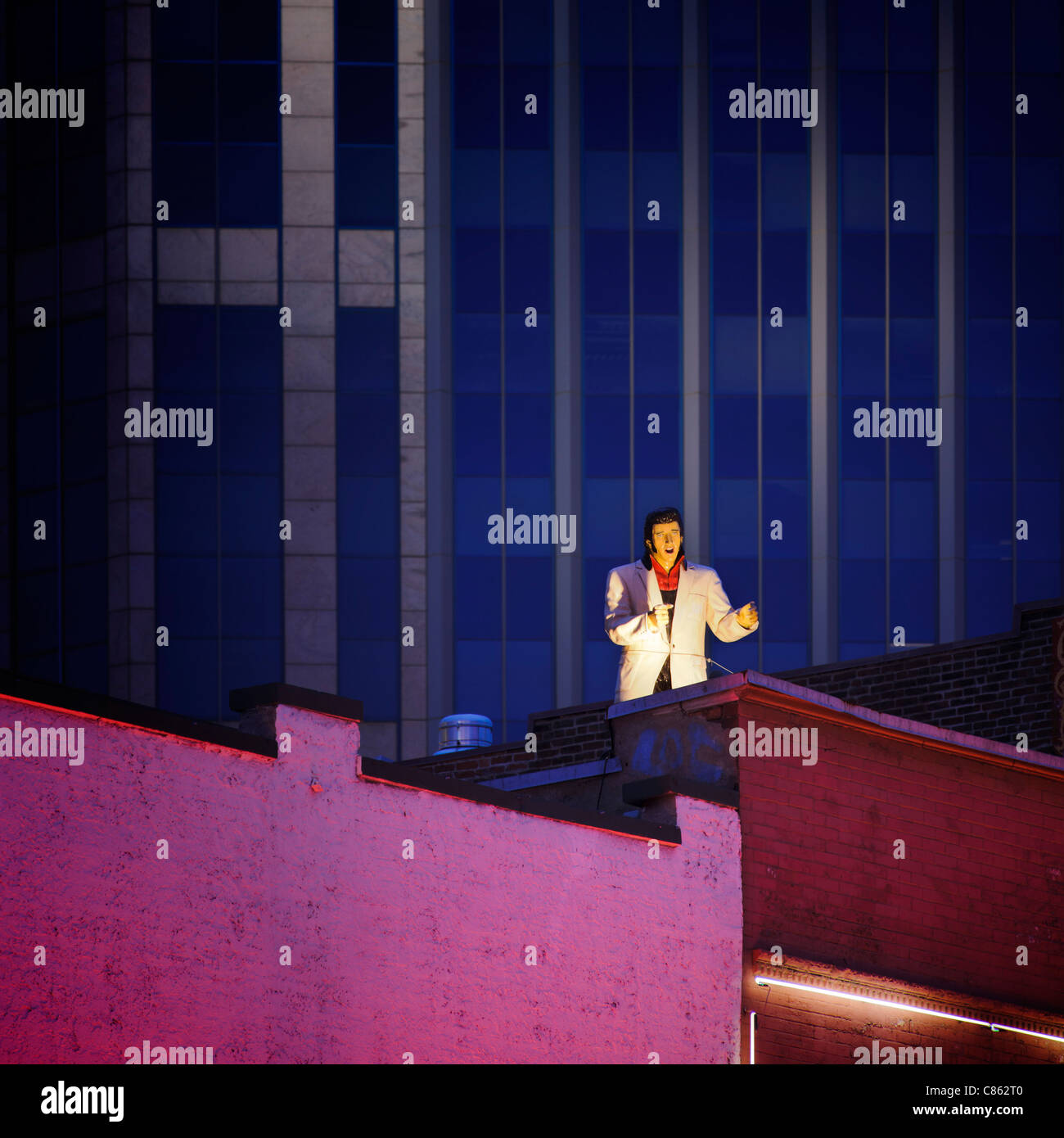 Elvis Presley statua su Broadway edificio, Nashville Foto Stock