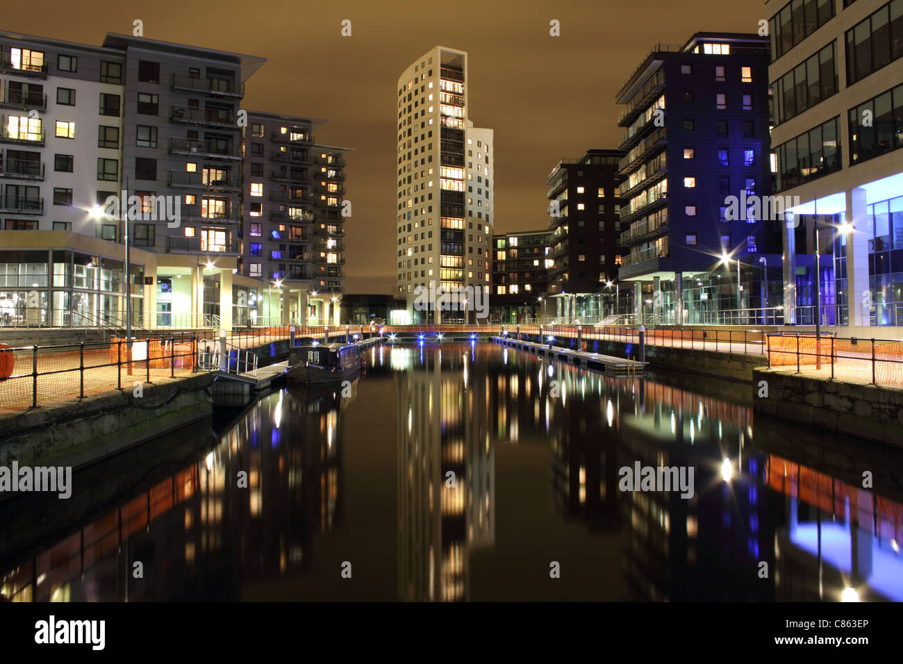 Clarence dock in leeds di notte Foto Stock