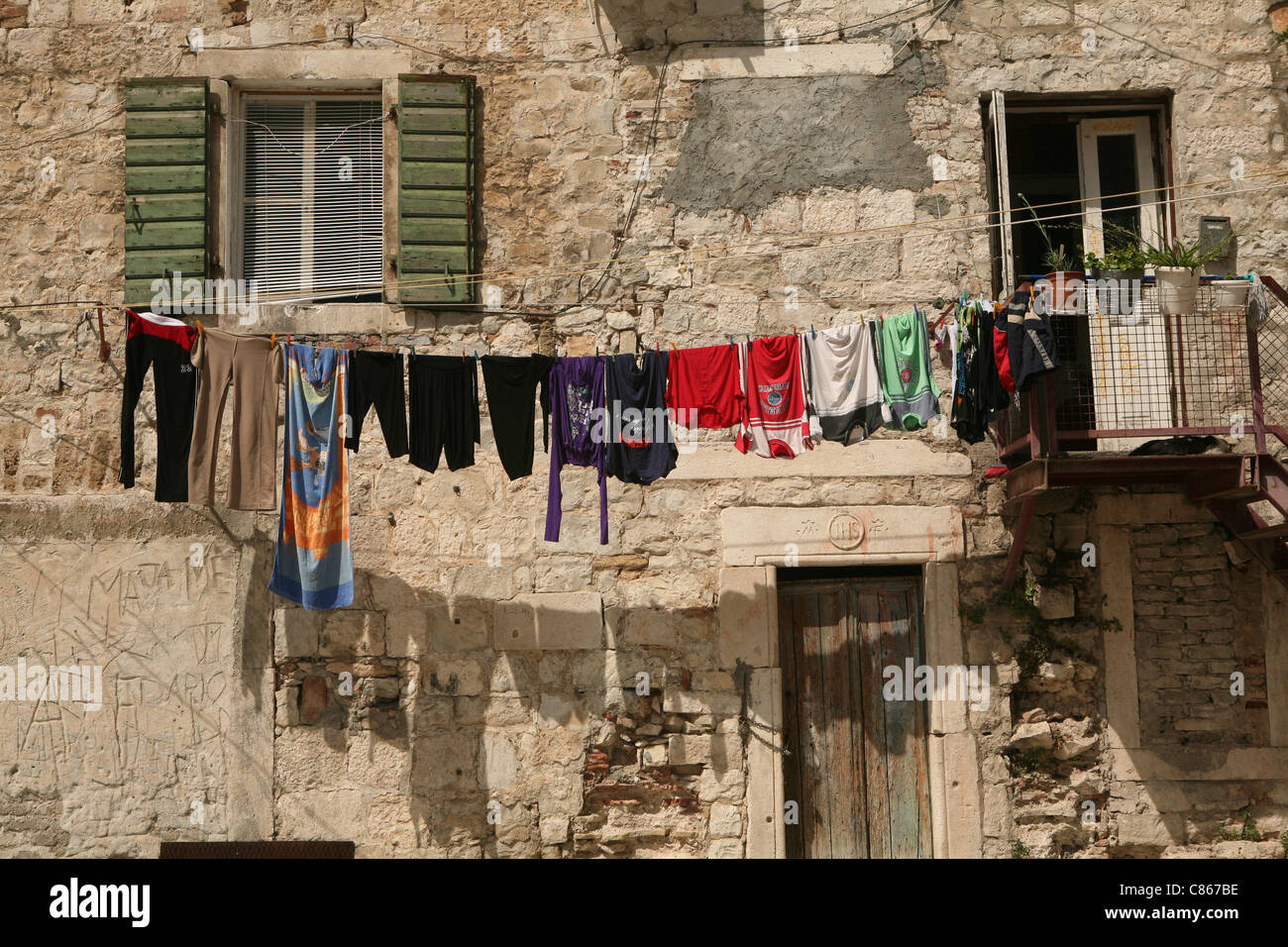 Il lavaggio della biancheria nel centro storico di Split, Croazia. Foto Stock