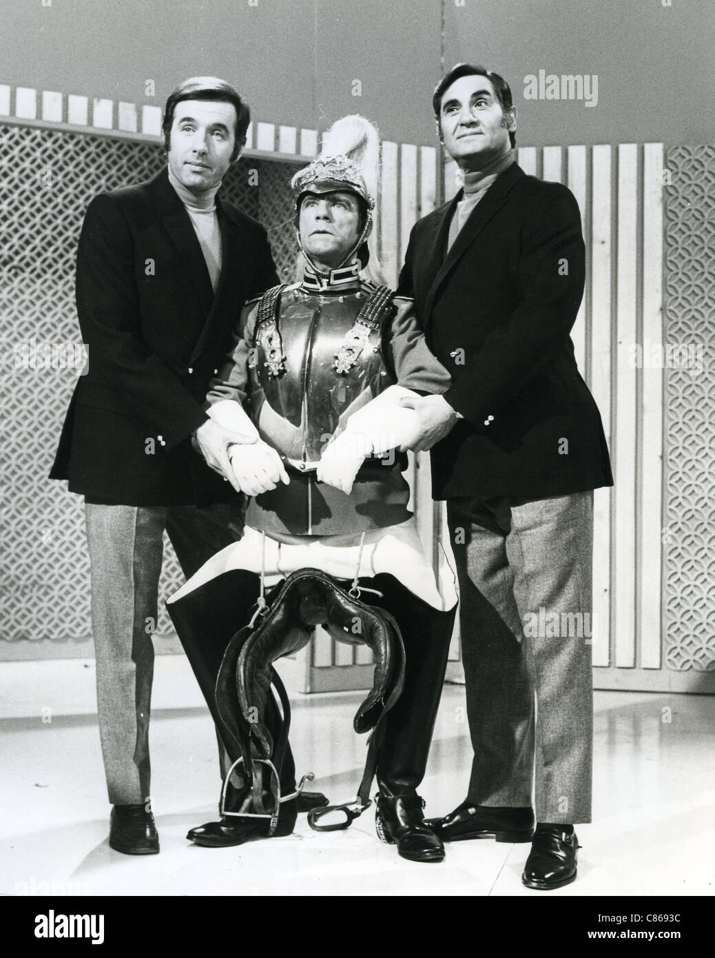 NORMAN sapienza (1915-2010) inglese attore comico su ATV's 'Musica Hall Show' con Tony Sandler a sinistra e Ralph Giovani Foto Stock
