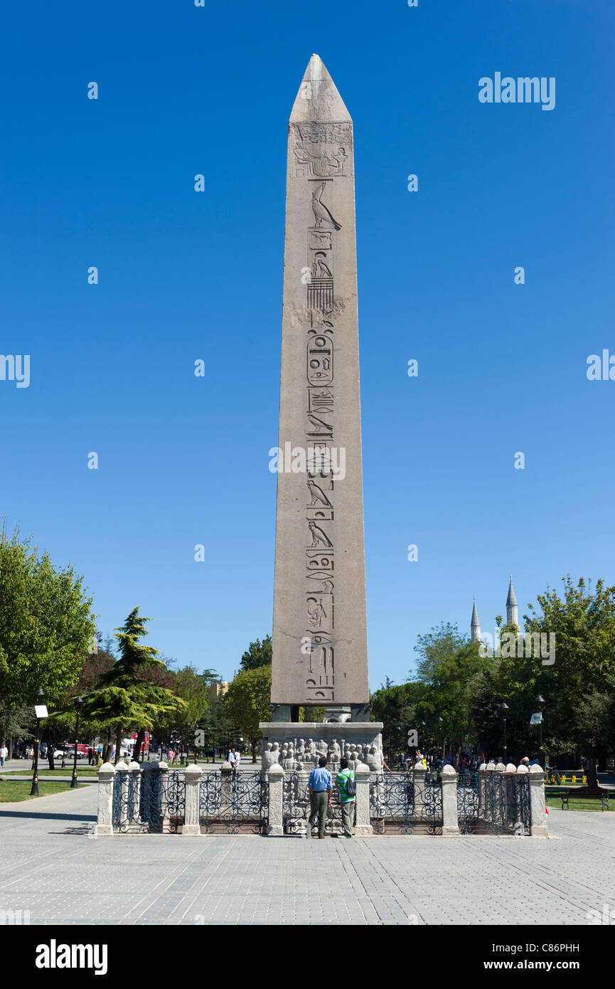 Obelisco Egiziano di Teodosio nell'Ippodromo di Costantinopoli, Sultanahmet, Istanbul, Turchia Foto Stock