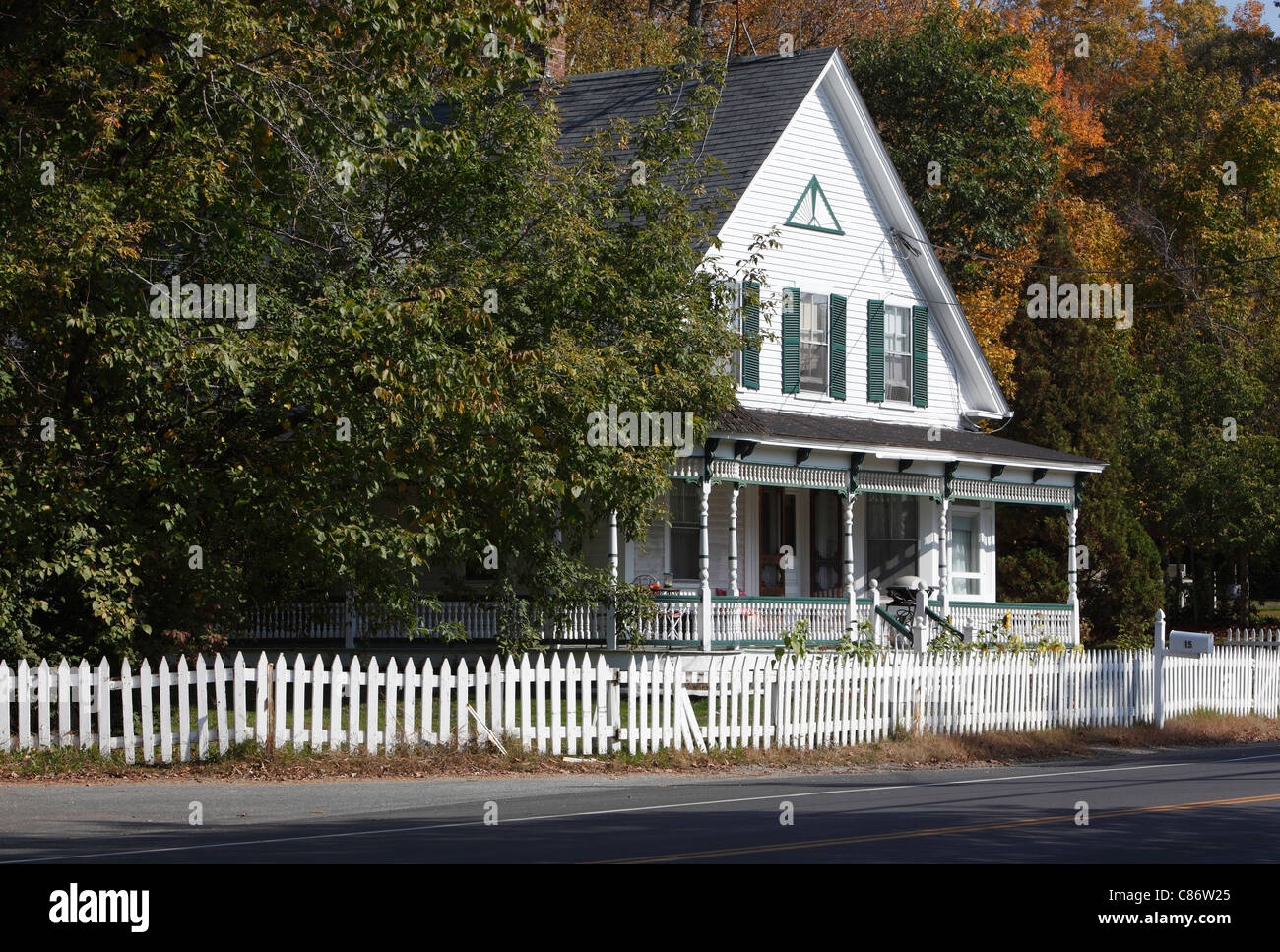 Casa con white Picket Fence, Lyme, New Hampshire, STATI UNITI D'AMERICA Foto Stock