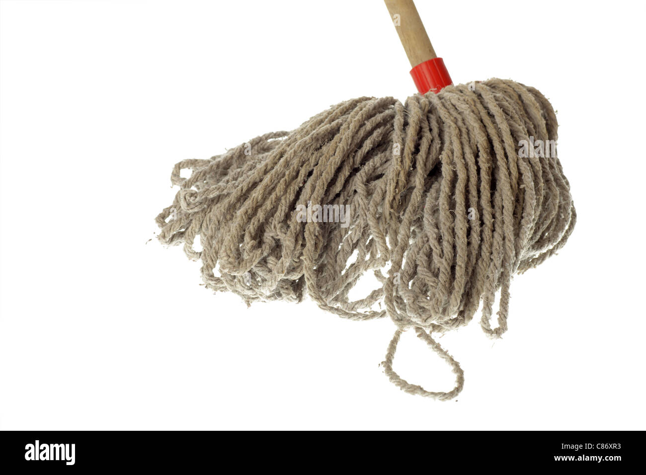 Vecchio Mop isolati su sfondo bianco Foto Stock