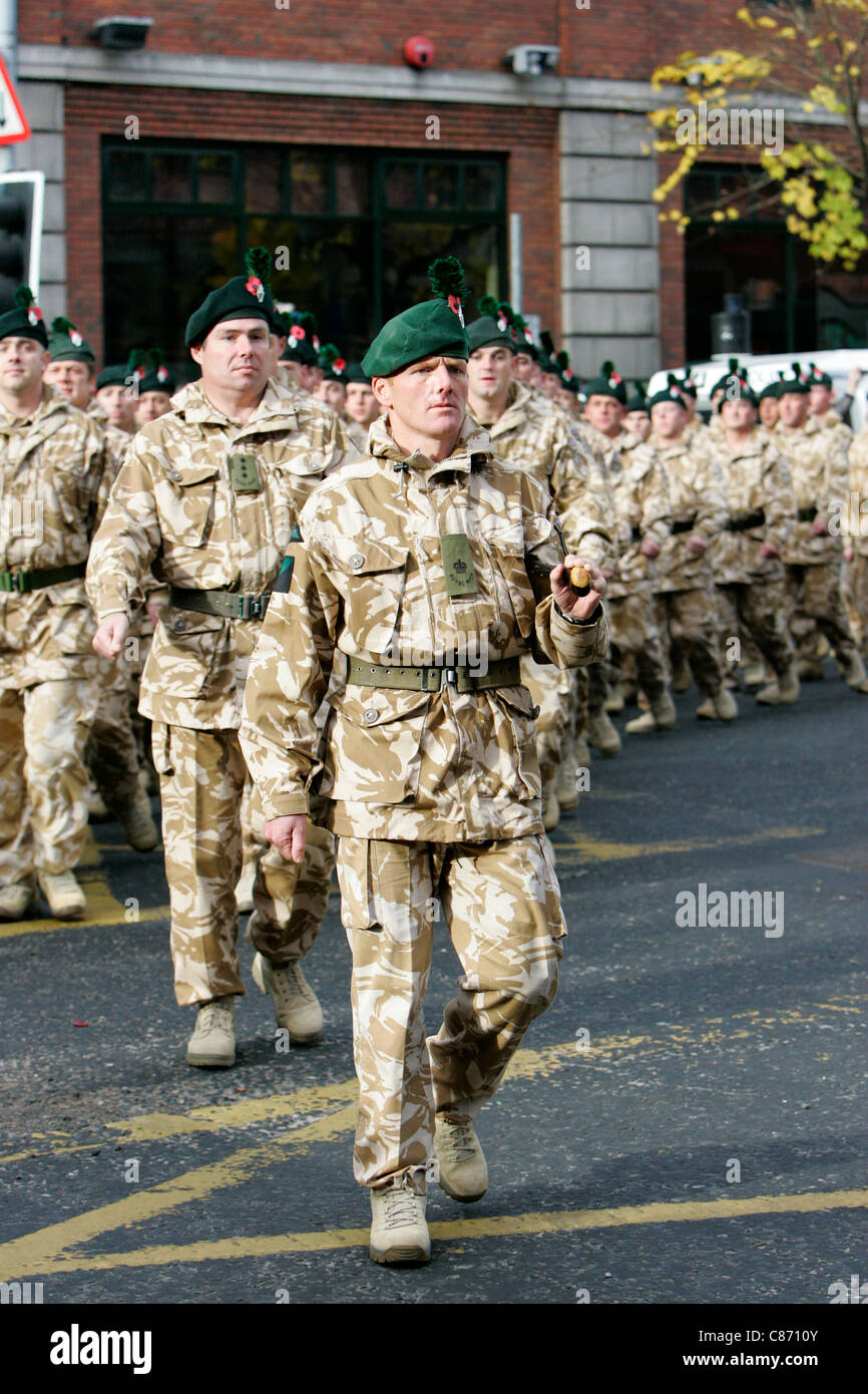 Royal Irish Regiment soldati marzo presso il Royal Irish Regiment RIR Homecoming Parade a Belfast il 02 settembre 2008 a Belfast, Irlanda del Nord. La parata, che è passato in modo relativamente pacifico, era per le truppe di ritorno da Iraq e Afghanistan. Foto Stock