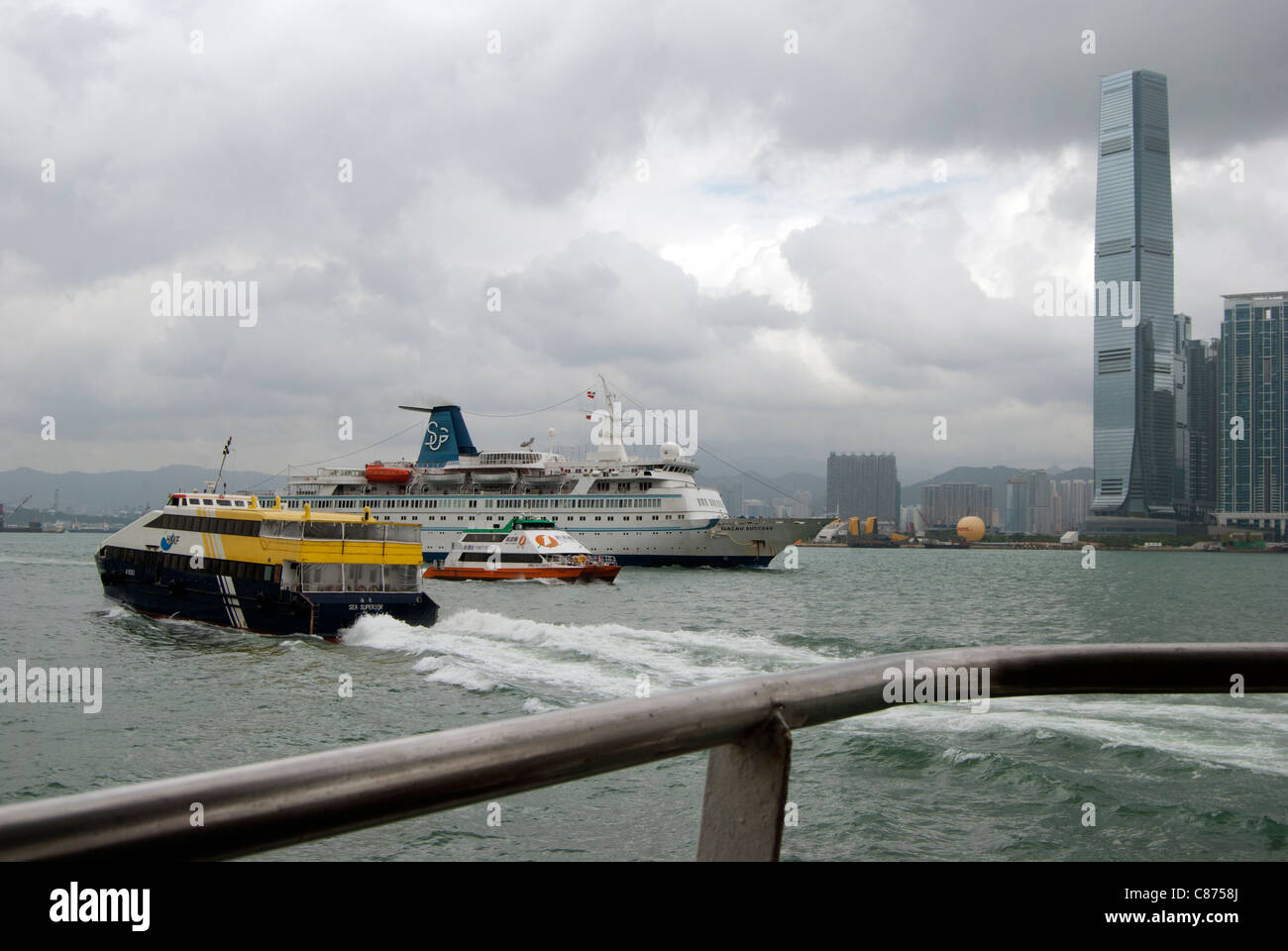 Spedizioni in porto di Victoria e di Hong Kong Foto Stock