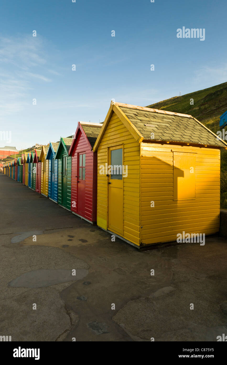 Spiaggia di capanne, Whitby, North Yorkshire, Inghilterra Foto Stock