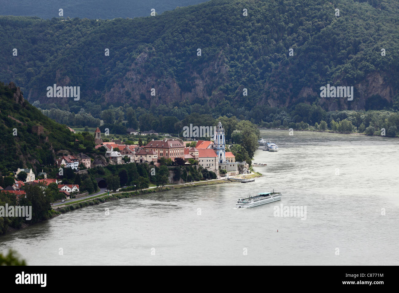 Austria Bassa Austria Wachau, Duernstein, la vista della città vicino al fiume Danubio Foto Stock