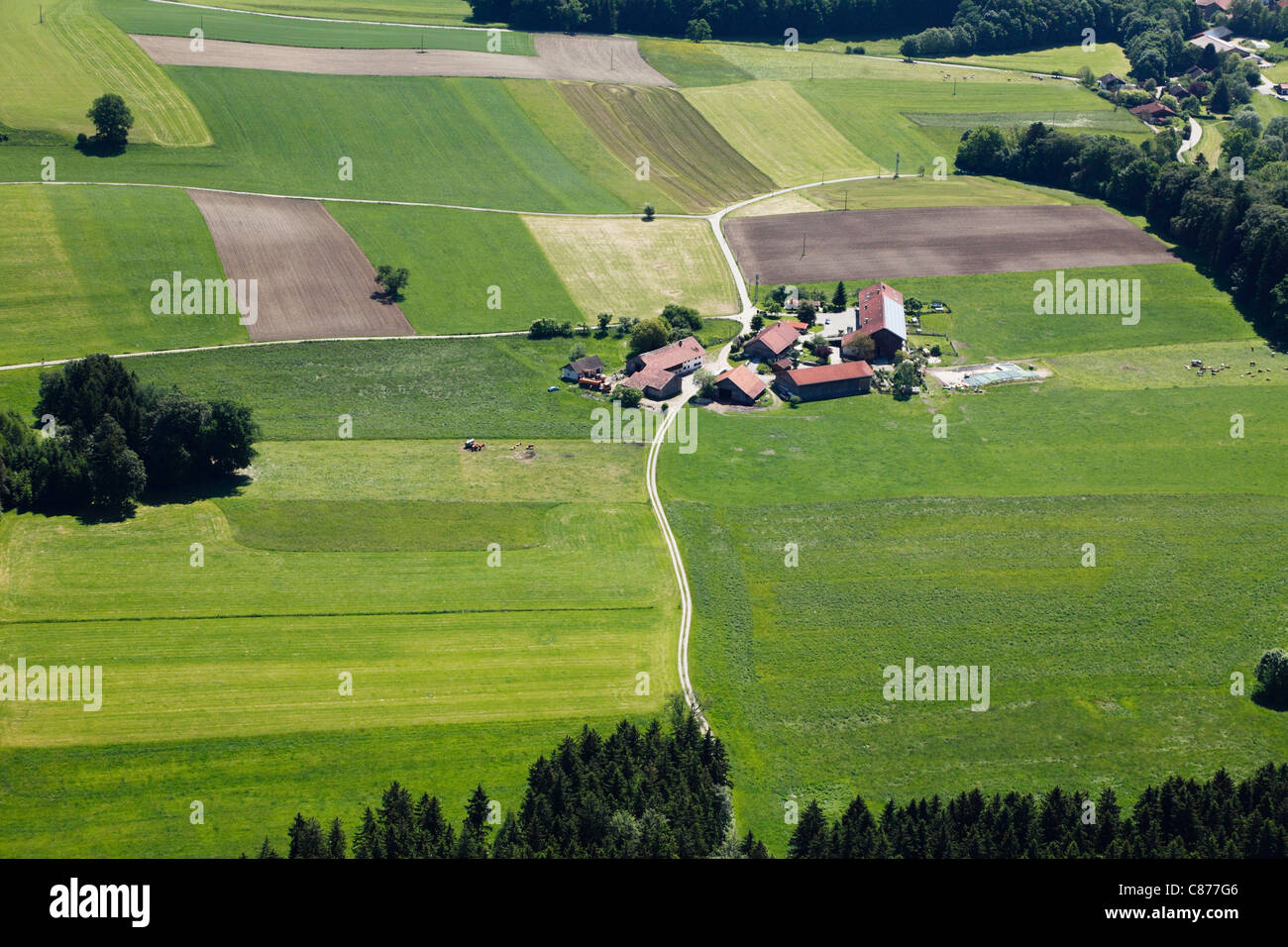 In Germania, in Baviera, Baviera, Muensing, Reichenau, veduta aerea del villaggio di case e di settore Foto Stock