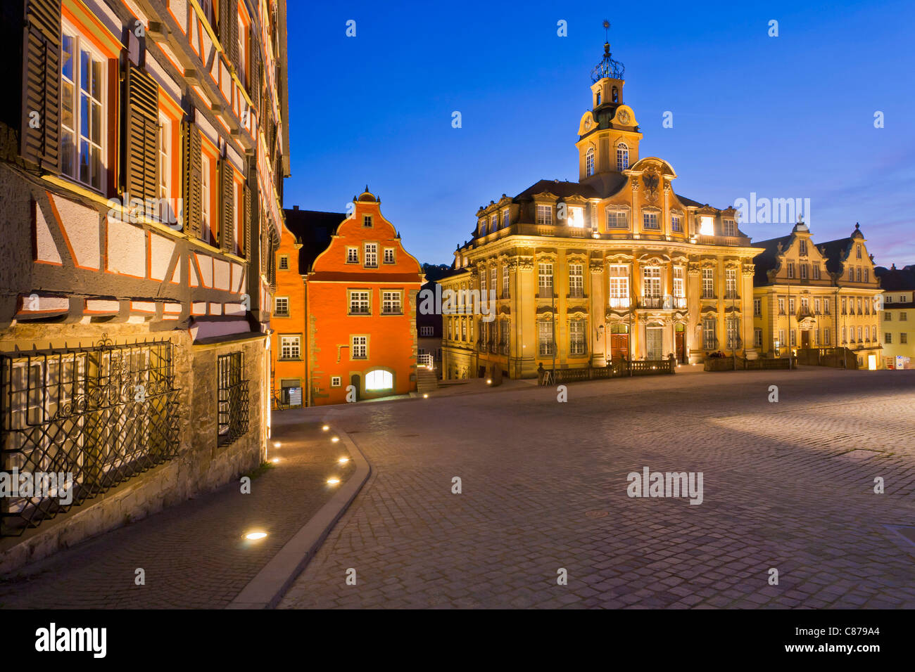 Germania, Baden-Württemberg, Schwabisch Hall, vista del municipio al posto di mercato Foto Stock