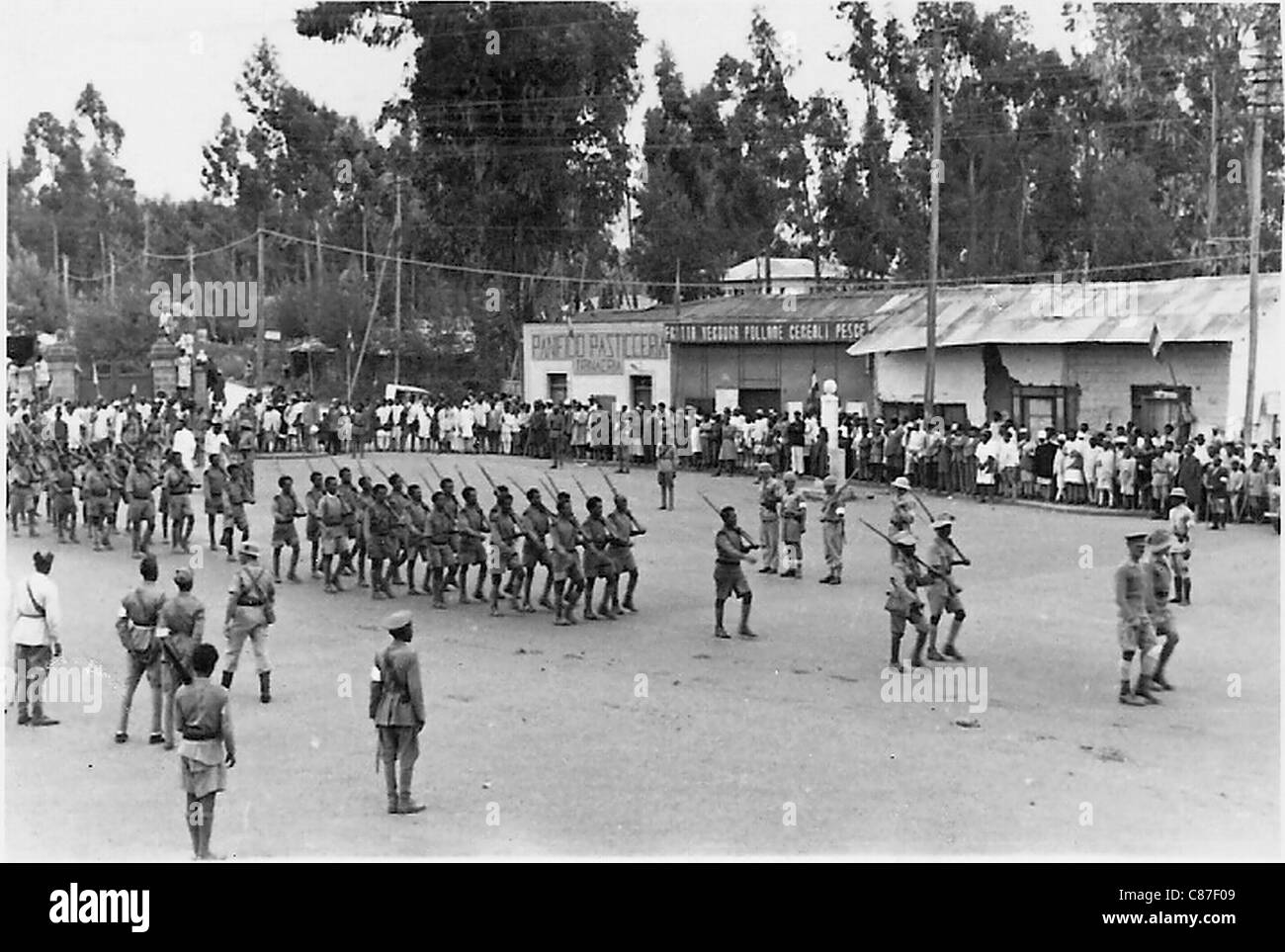 Haile Selassie entra ad Addis Abeba dopo l'esilio, 5 maggio 1941 Foto Stock