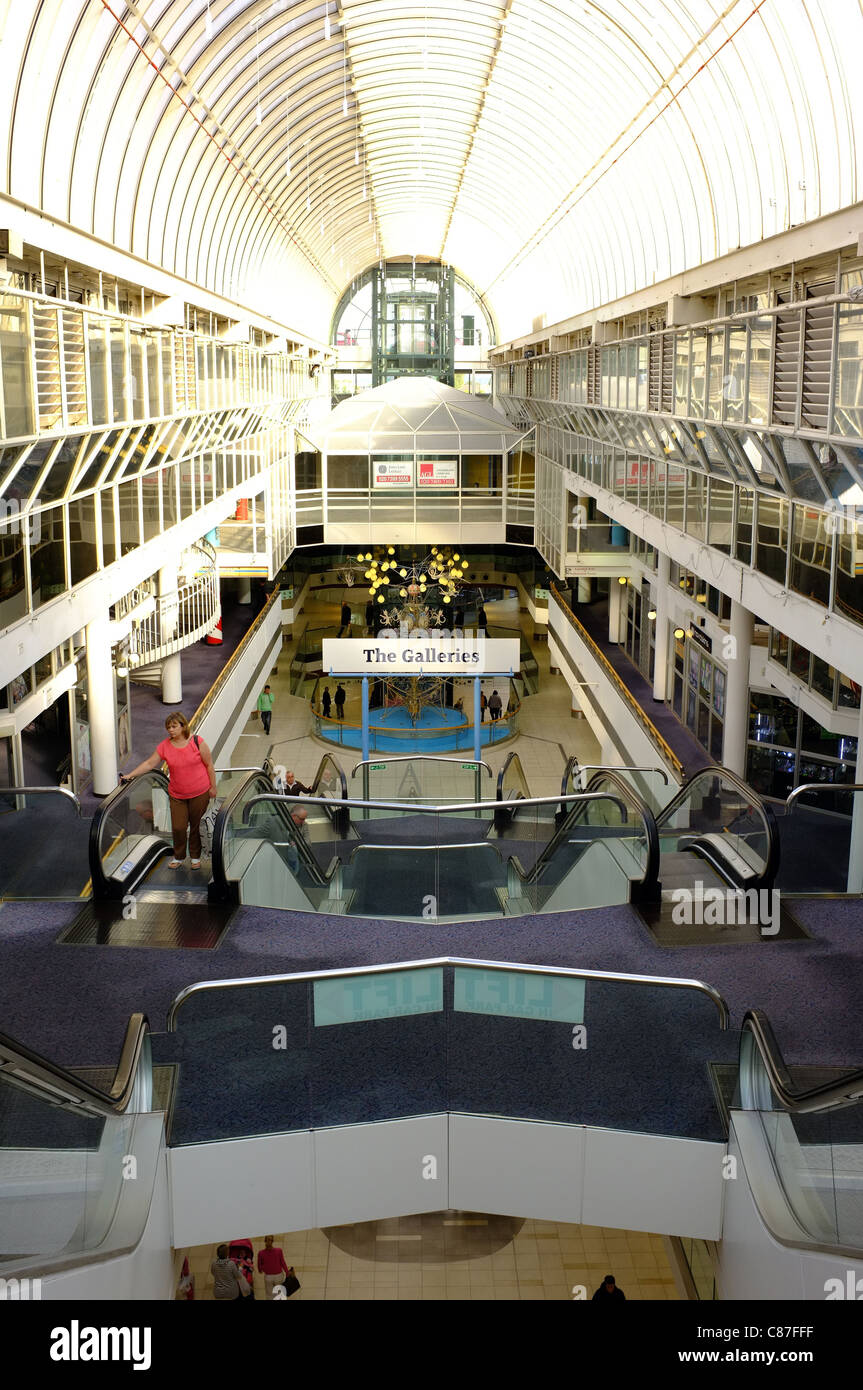 Vista interna del centro commerciale di Eastgate in Basildon Foto Stock