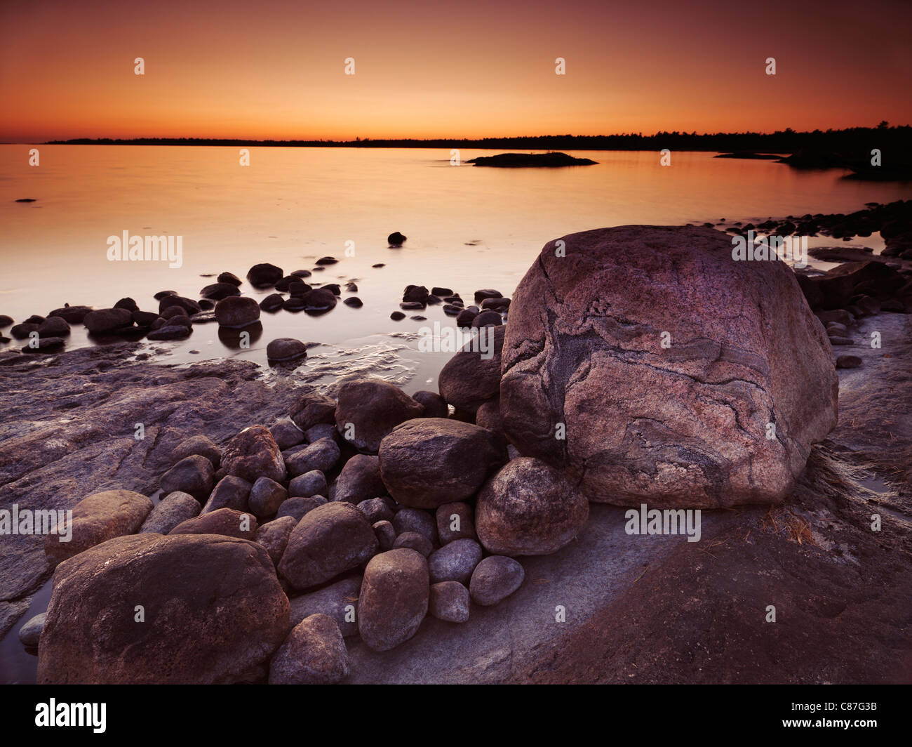 Bella twilight paesaggi di rocce su un litorale di Georgian Bay, Muskoka, Ontario, Canada Foto Stock