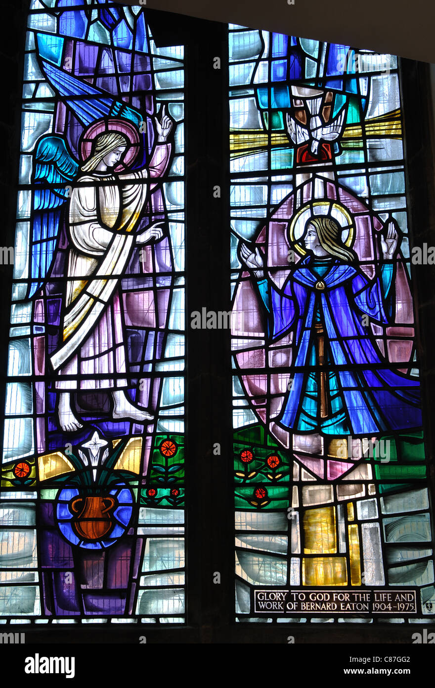 L'Annunciazione di Maria vetrata, San Dionisio Chiesa, Market Harborough, Leicestershire, England, Regno Unito Foto Stock