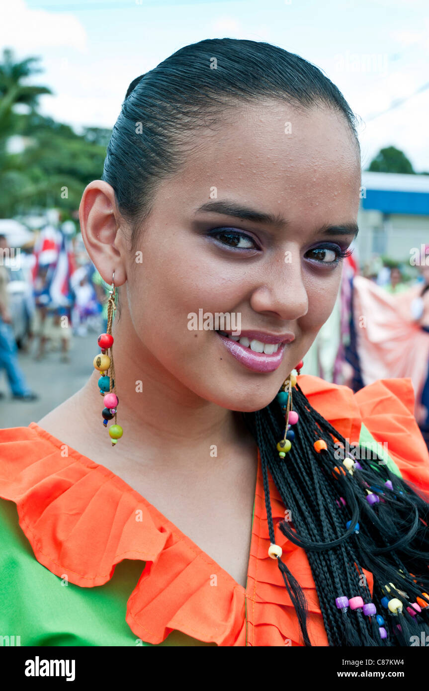 Costa Rican ragazza celebrazioni del giorno dell'indipendenza valle centrale Costa Rica Foto Stock