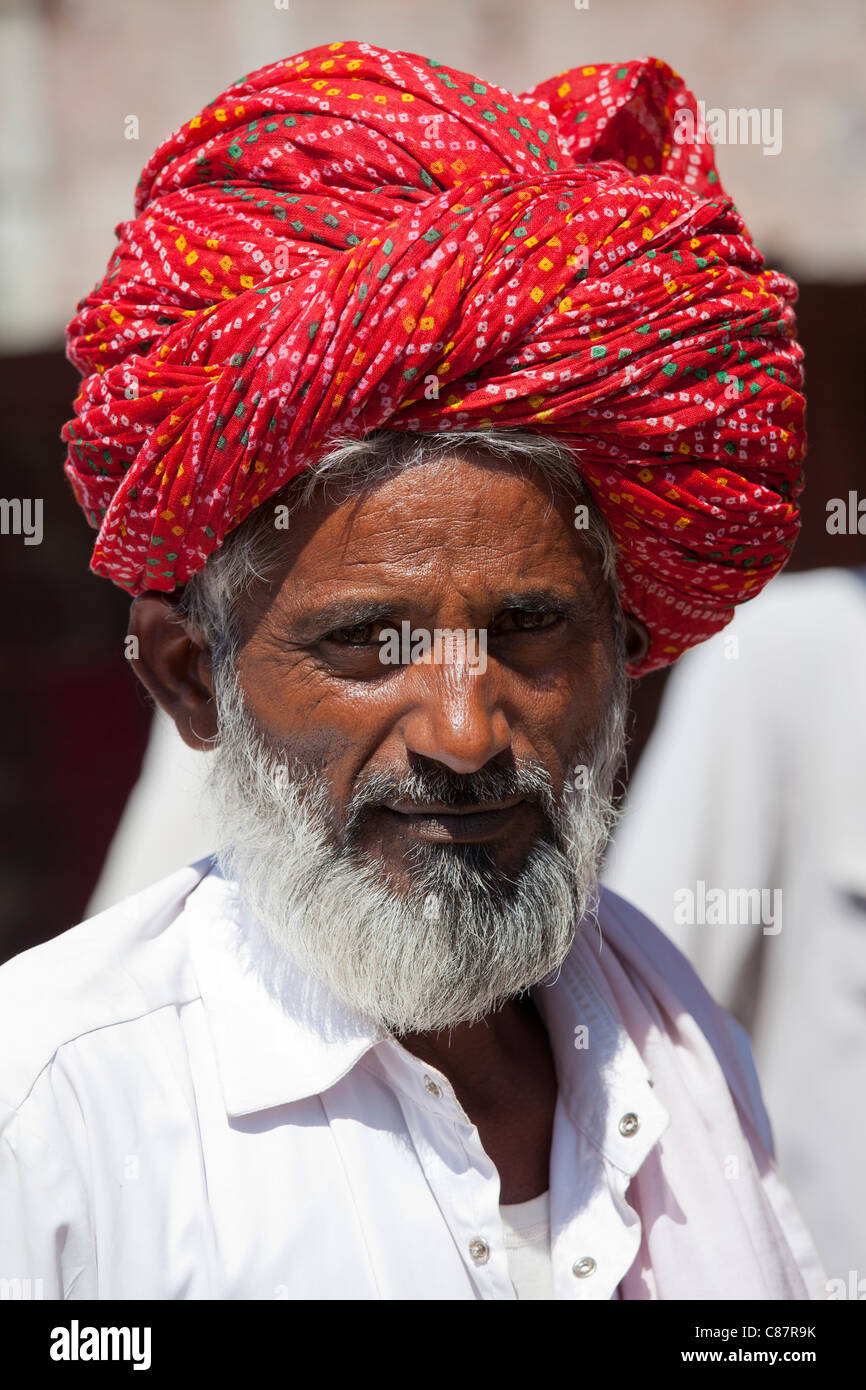 Indiano uomo indù nel villaggio di Rohet nel Rajasthan, India settentrionale Foto Stock