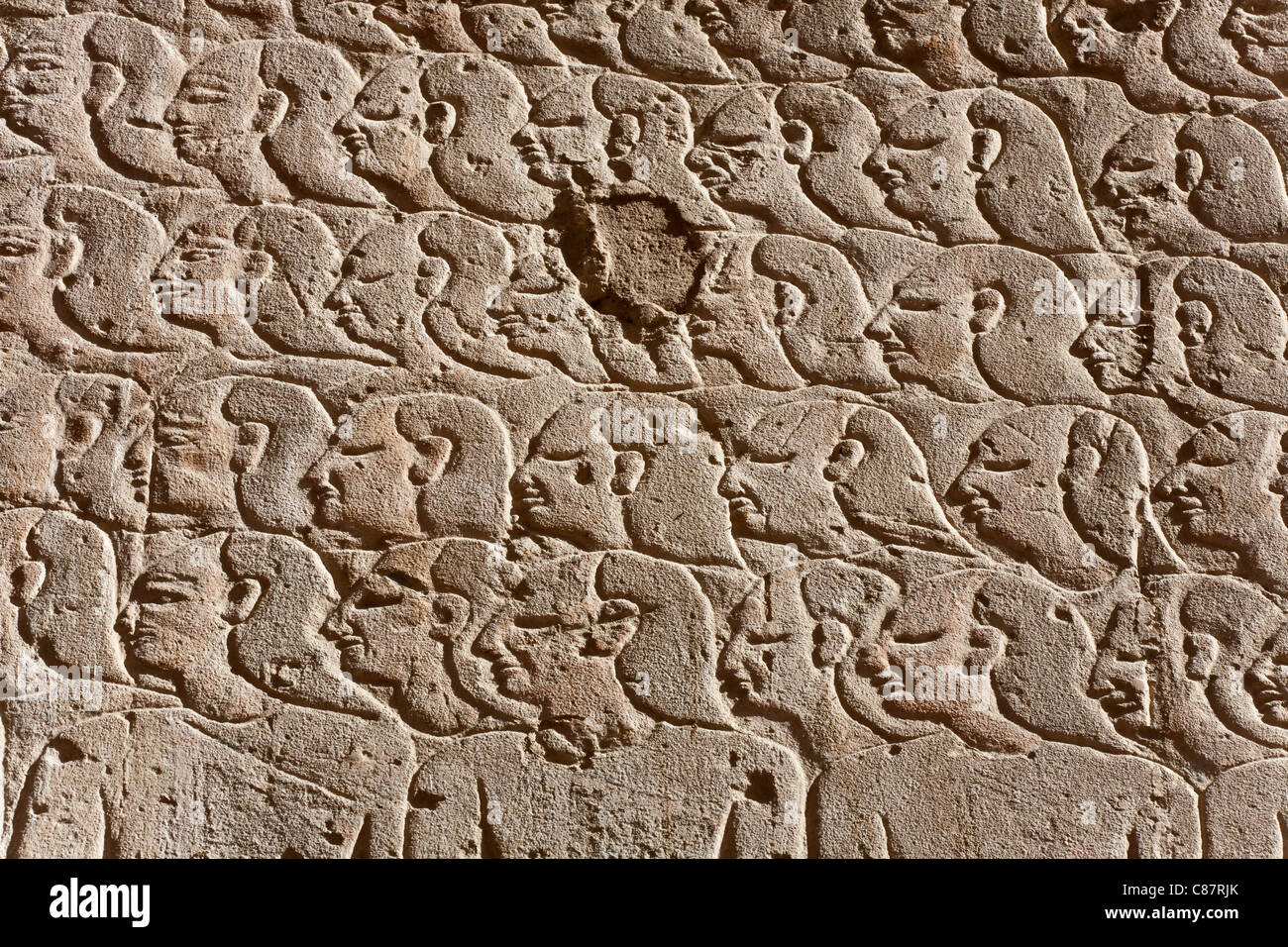Lavoro di soccorso che mostra le campagne militari di Ramesse II al Ramesseum, Luxor Egitto Foto Stock