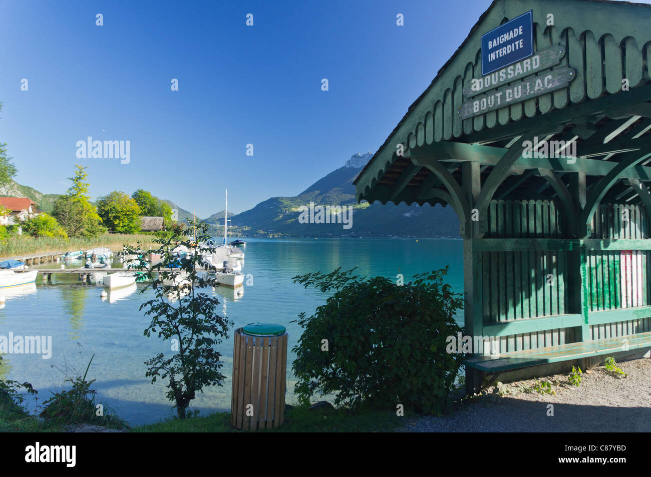 Pontile a Bout du Lac, dal lago di Annecy Foto Stock