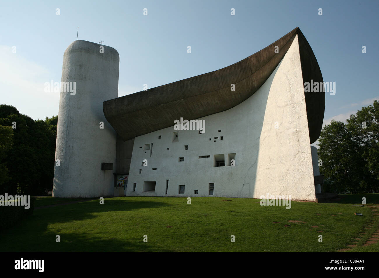 Cappella di Notre Dame du Haut dall'architetto Le Corbusier a rochamp, Francia. Foto Stock