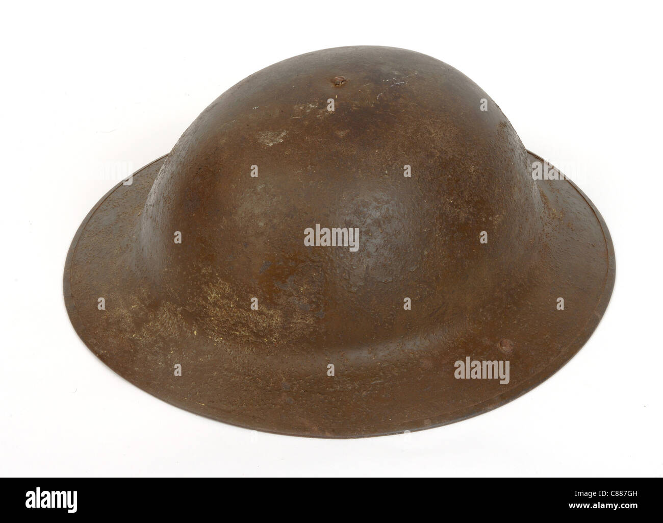 Un WWI British Brodie Mk I casco. Il guscio conserva le tracce del anti-riflesso di vernice di sabbia. Foto Stock