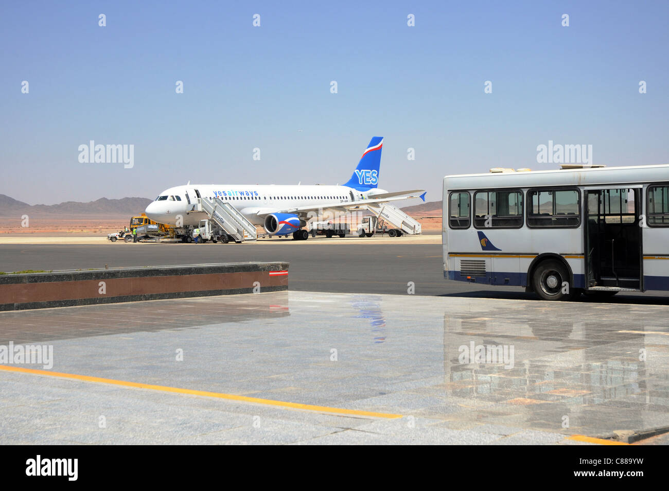 Il polacco sì Airways compagnia di voli charter Airbus 320-200 piano su Aeroporto di Taba, Egitto Foto Stock