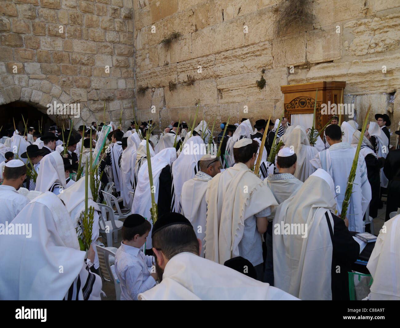 Gerusalemme, le preghiere ebraiche al Muro Occidentale Plaza per la Festa dei Tabernacoli Foto Stock