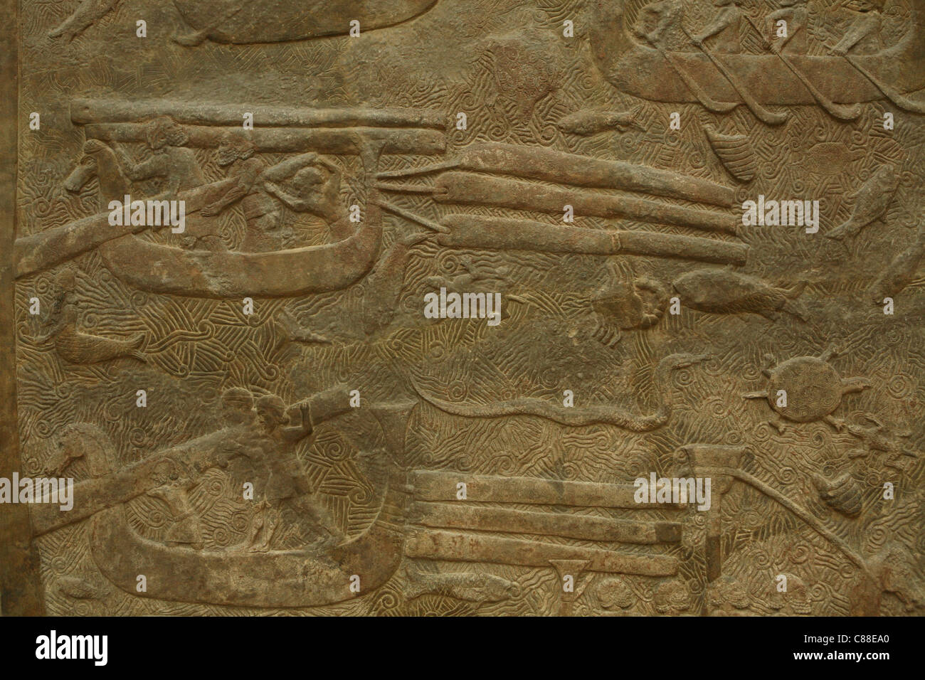 Trasporto di cedro del Libano. Fregio assira dal Palazzo di Re Sargon II in Dur Sharrukin in mostra al Museo del Louvre a Parigi, Francia. Foto Stock