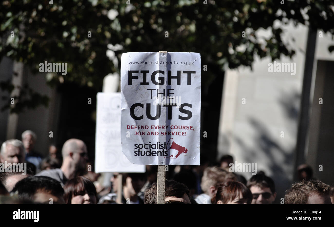 Occupare Londra dimostrazione intorno a San Paolo il 15 Ott 11, contro il capitalismo, austerità e banche. Ispirato da azioni analoghe in Spagna e Wall Street, almeno 80 principali città vide proteste nello stesso giorno. Foto Stock