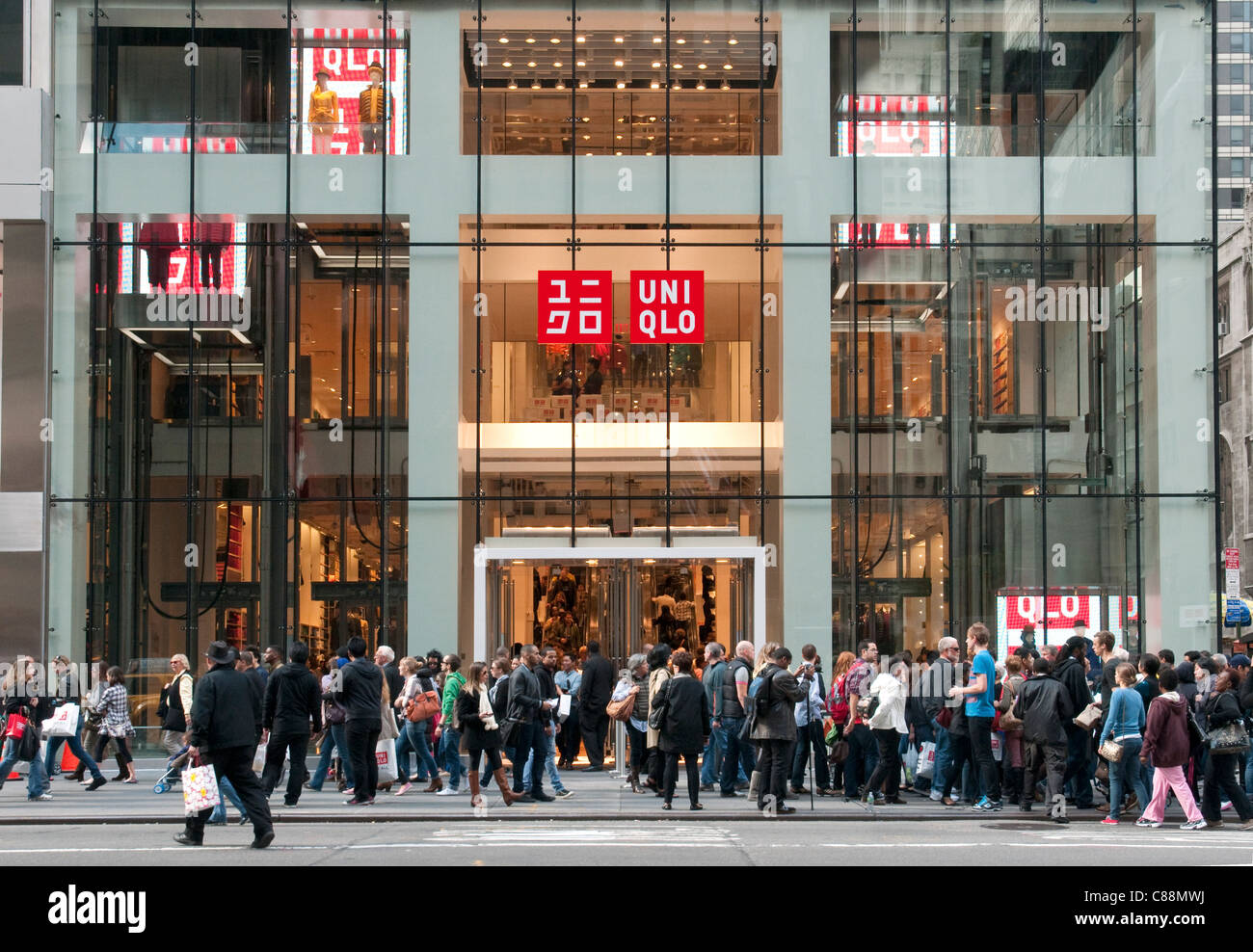 Grande apertura di Uniqlo flagship store a Manhattan su 15 Ottobre 2011 Foto Stock