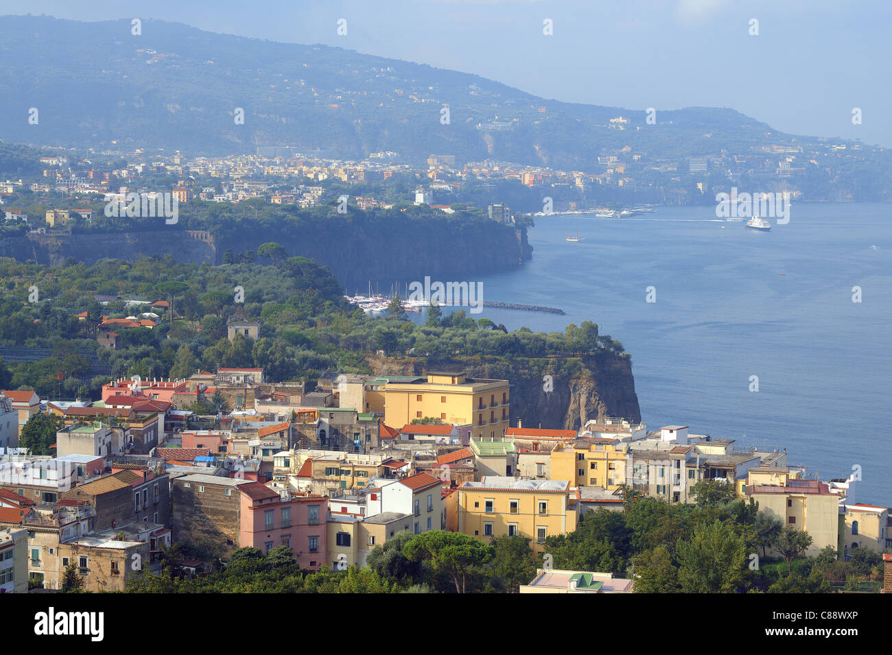 Baia di Napoli vicino a Sorrento Foto Stock