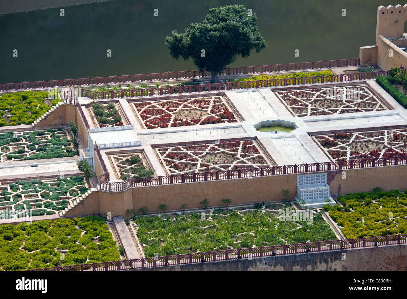 Il disegno geometrico del Maharaja's Garden il forte di Amber a Jaipur, Rajasthan, India settentrionale Foto Stock