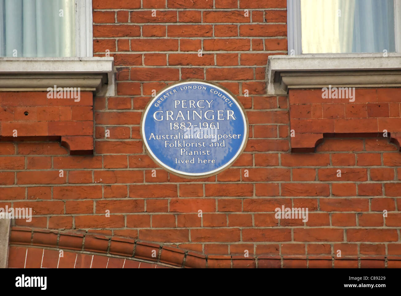 Greater London consiglio targa blu segnando una casa del compositore e folkloristico percy grainger, a Chelsea, Londra, Inghilterra Foto Stock