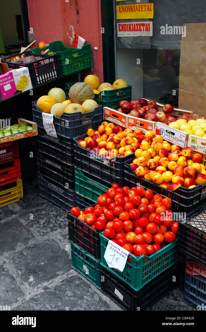 Fruttivendolo SHOP IN Corfu Old Town. Corfù Foto Stock