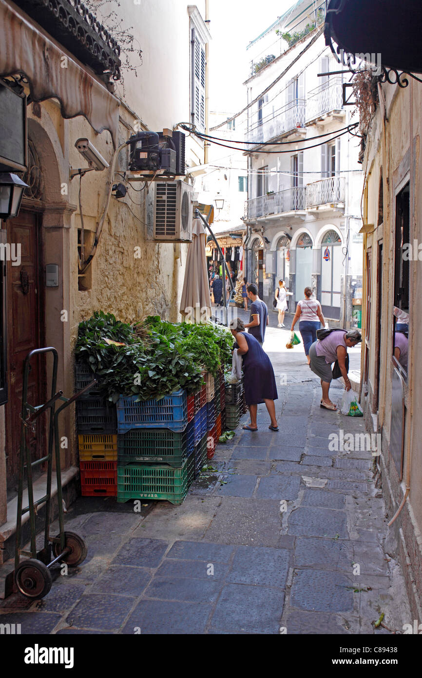Fruttivendolo SHOP IN Corfu Old Town. Corfù Foto Stock
