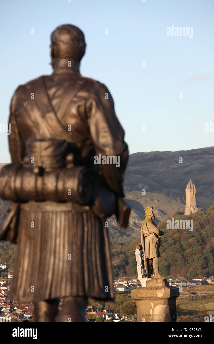 Città di Stirling, in Scozia. La Andrew Currie scolpito del Re Roberto Bruce Monumento al Castello di Stirling Esplanade. Foto Stock