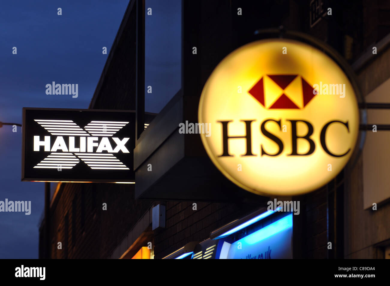 Halifax e HSBC Bank segni Foto Stock