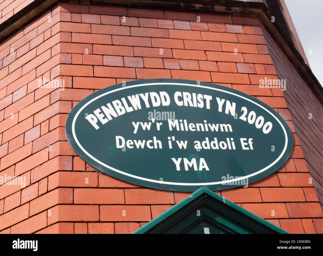 'Il Millennio è di Cristo duemila Compleanno' segno della Chiesa in gallese. Foto Stock