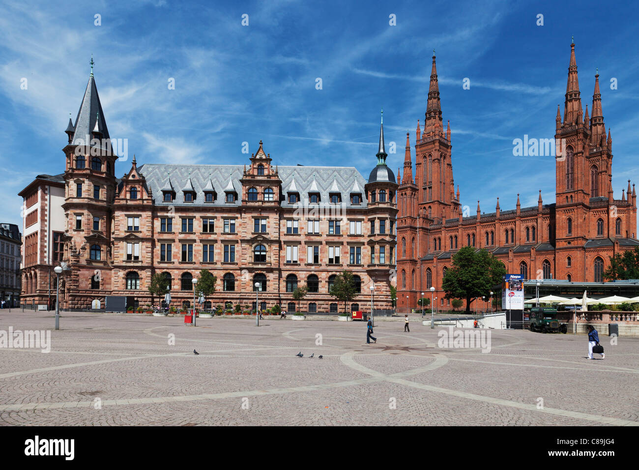 L'Europa, Germania, Hesse, Wiesbaden, in vista del municipio con city square Foto Stock