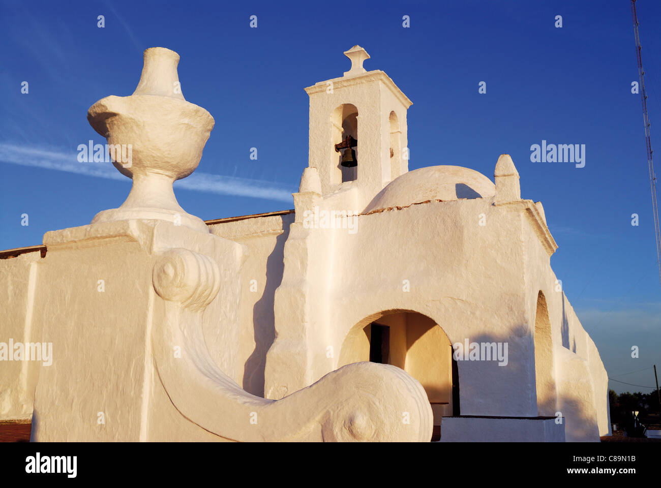 Portogallo Alentejo: bianco lavato cappella di Nostra Signora di Guadalupe in Serpa Foto Stock