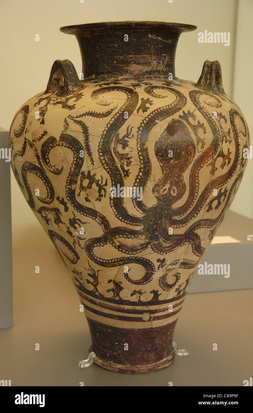 Arte micenea Creta. Vaso con decorazioni zoomorfe basato su tre grandi polpo. Foto Stock