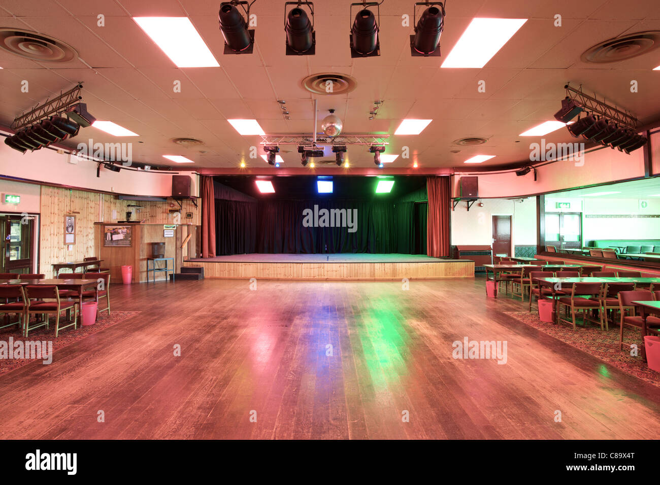 Interno della sala concerto in talloni Social Club in Middlesbrough, Teesside, Regno Unito Foto Stock