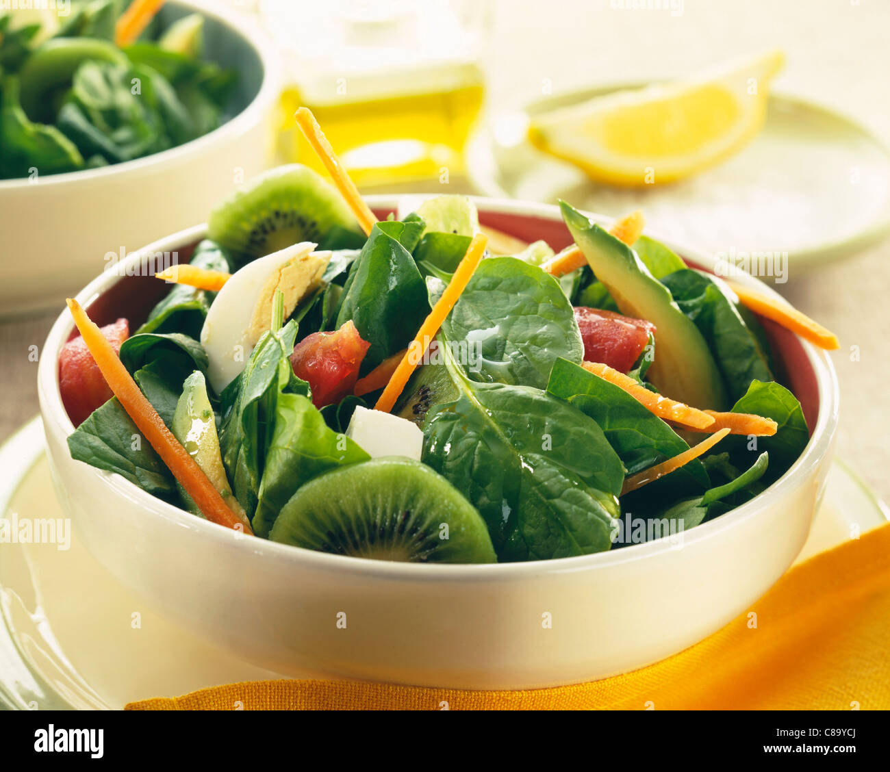 Gli spinaci e insalata di Kiwi Foto Stock