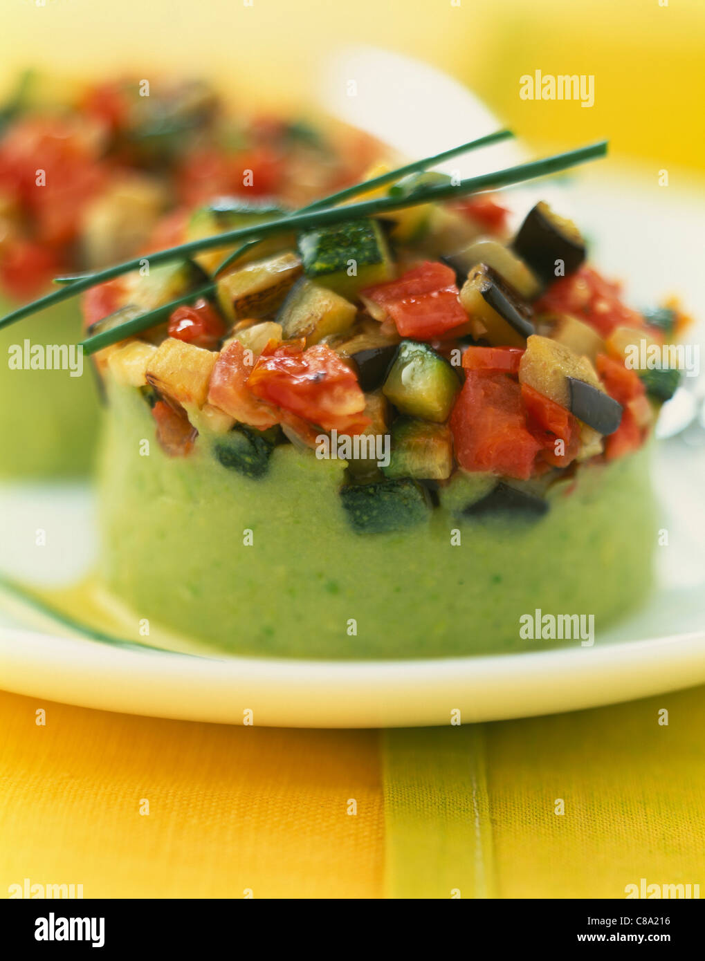 Braod freschi Fagioli e tagliata a dadini timballo di verdure Foto Stock